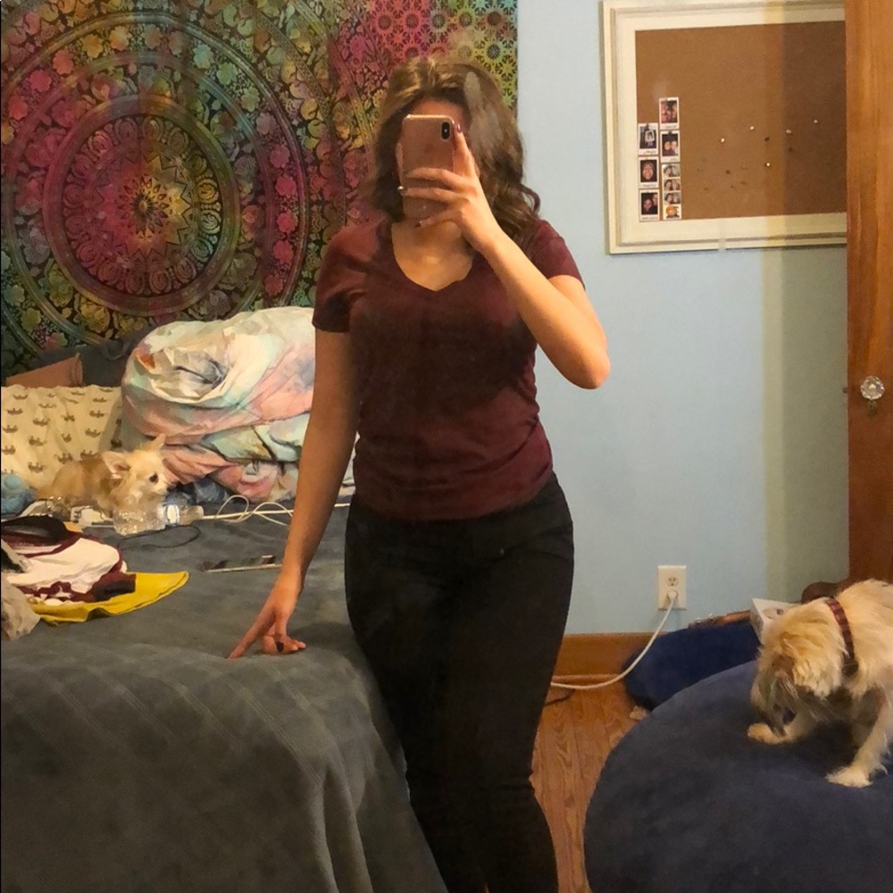 Maroon v neck tshirt